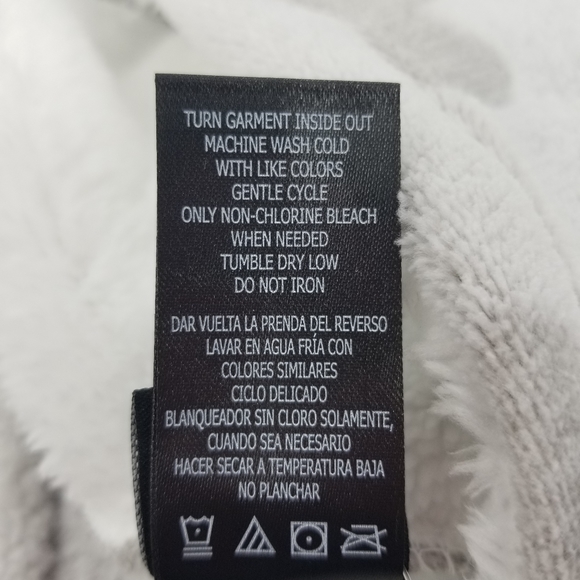 NWT Disney Minnie Lounger with Sherpa Hood - Picture 6 of 6